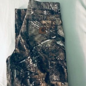 Carhartt pants in camo
